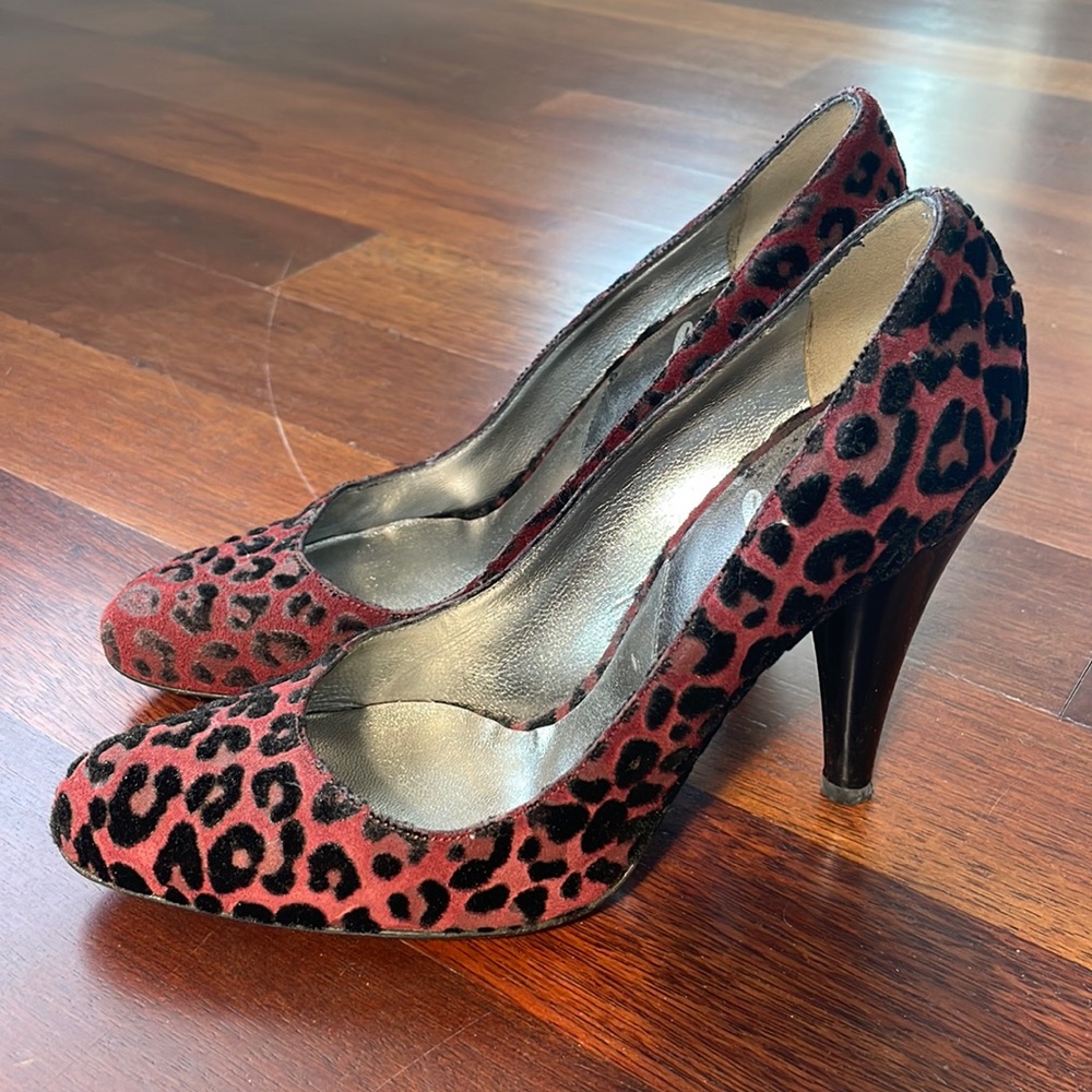 D&G VELVET LEOPARD PUMPS, 38